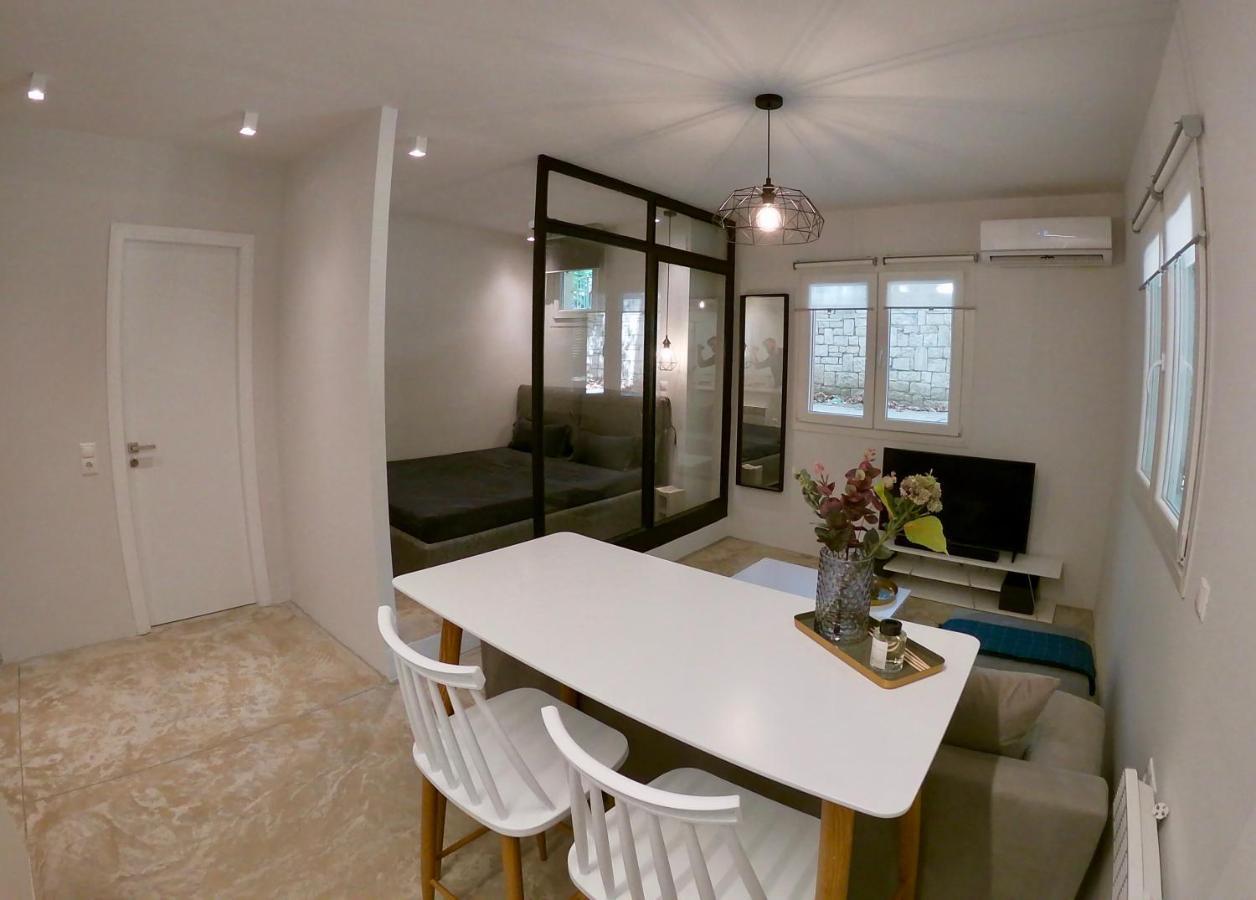 Renovated Apartment In Kifissia Center Near Metro G25 أثينا المظهر الخارجي الصورة